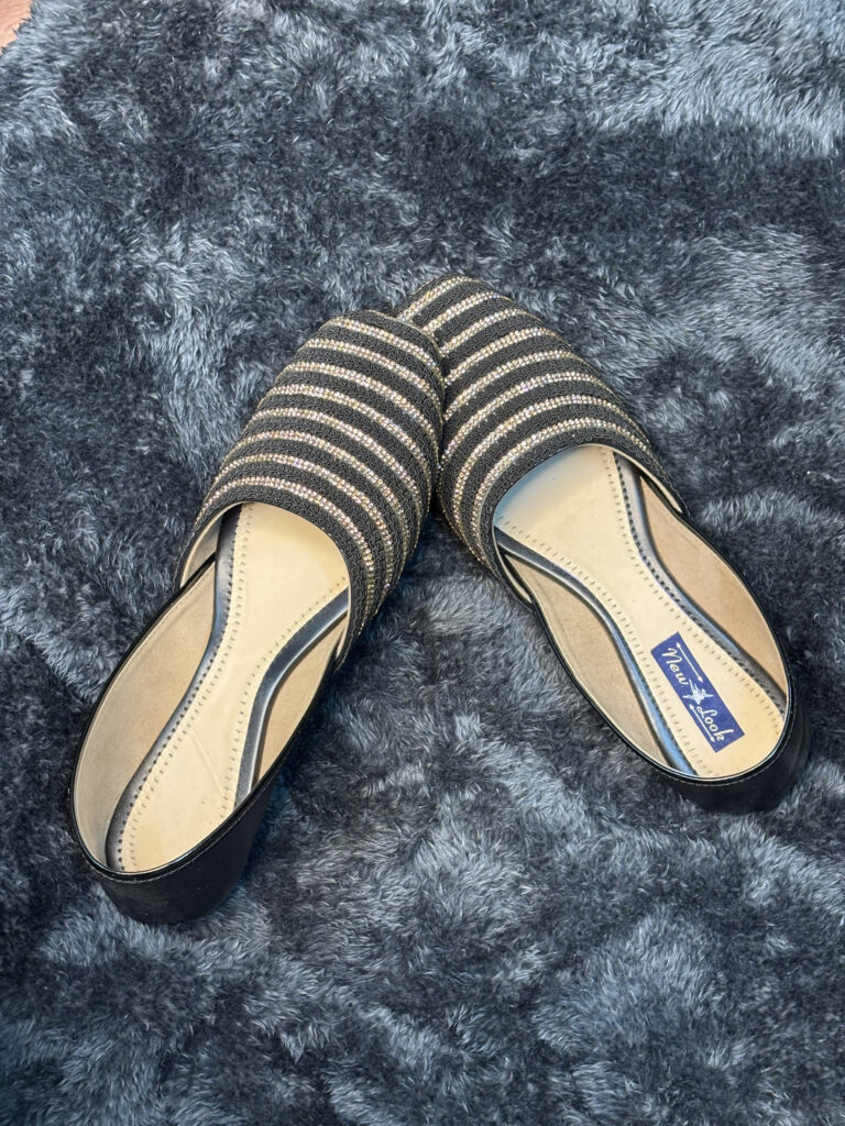 Black and Gold Flats for Women by New Look – Stylish and Elegant Closed-Toe Design